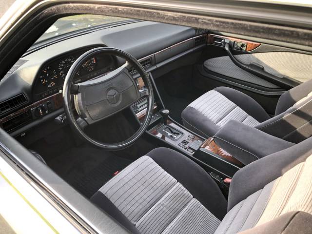 Mercedes-Benz 560 SEC (1990) – Bild 3