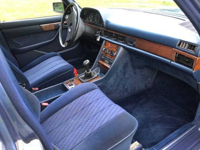 Mercedes-Benz 280 SE (1983) – Bild 16
