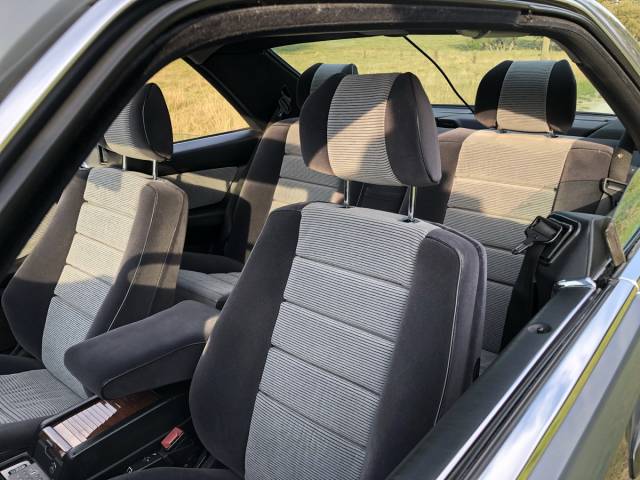 Mercedes-Benz 560 SEC (1990) – Bild 8