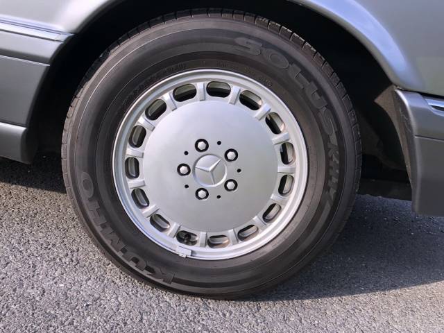 Mercedes-Benz 560 SEC (1990) – Bild 16