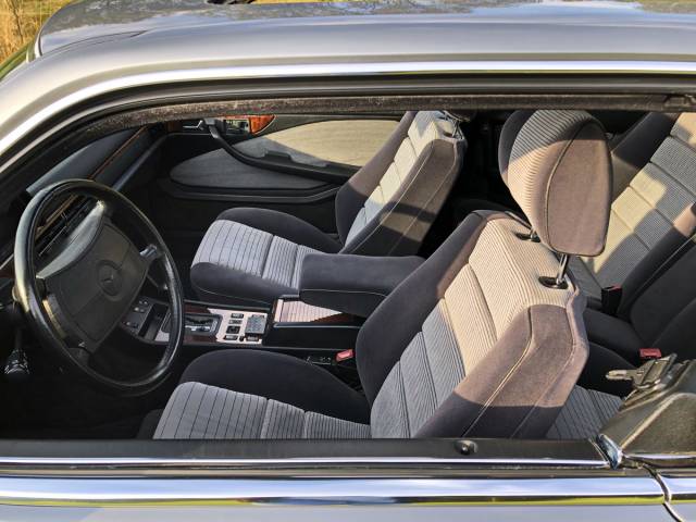 Mercedes-Benz 560 SEC (1990) – Bild 10